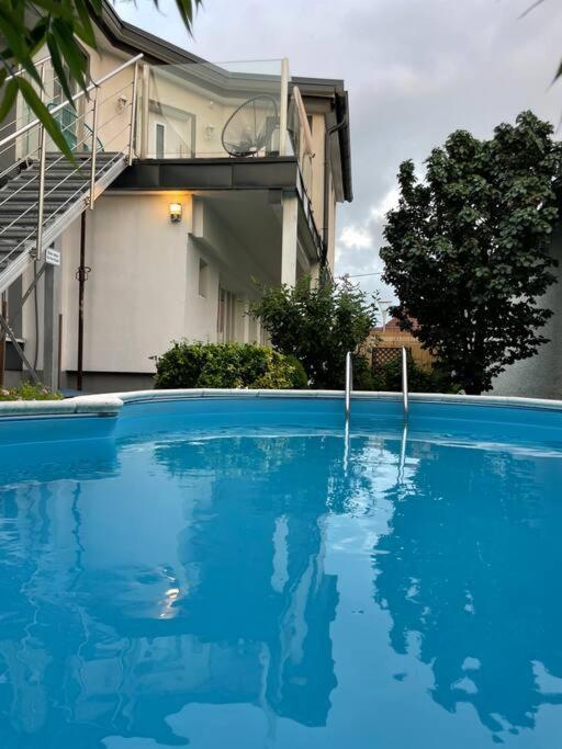 파른도르프 Outlet Center House, Pool-Jacuzzi-Garden-Sundeck 빌라 외부 사진